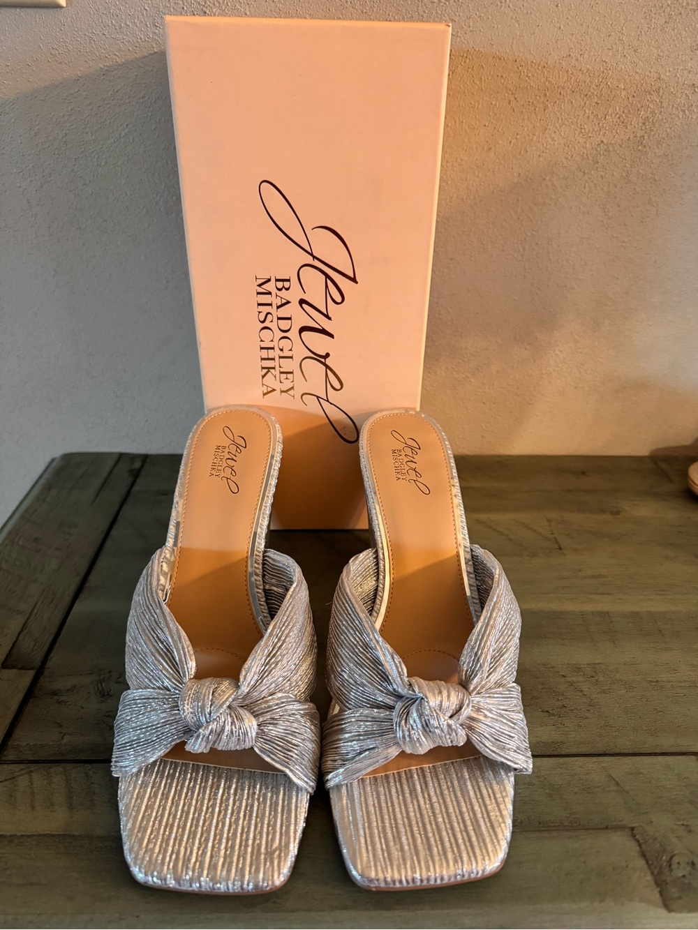 Badgley Mischka Women's Silver Knotted Slide Sandals S
